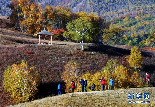 China has moved to lower ticket prices at 1,400 scenic spots around the country during the coming week-long National Day holiday.