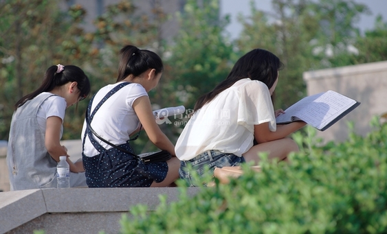 Qingdao: campus photo exhibition unveiled