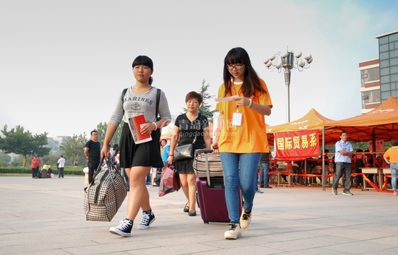 Qingdao: campus photo exhibition unveiled