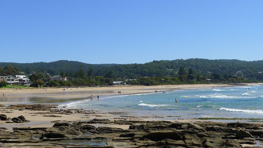 大洋路 (Great Ocean Road) 沿着维多利亚州西海岸蜿蜒伸展，壮丽的海洋风光和无数诱人的海滩，使这里闻名遐迩。在悬崖峭壁中间开辟出来的大洋路，全长276公里，沿途奇景迭出，世界上没有第二条路可以媲美。[中国网 孙辉 摄]