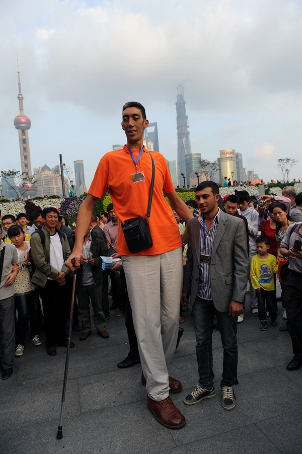 世界第一高人逛上海称访问中国实现愿望