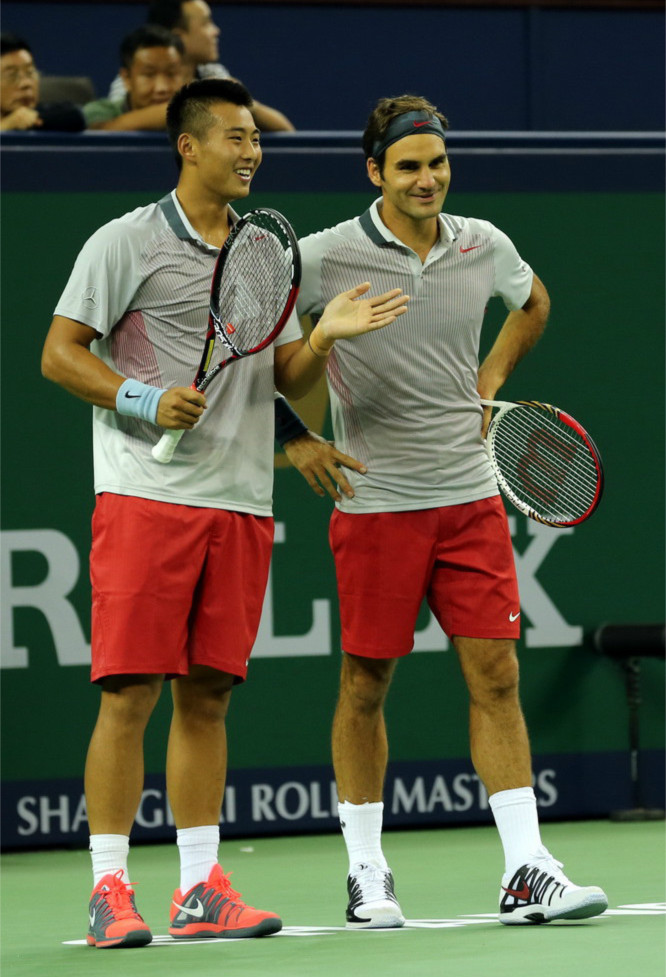 Roger Federer and Zhang Ze already look like a veteran pairing as they defeated Kevin Anderson and Dmitry Tursunov 6-2, 6-1 in just 46 minutes in doubles at the Shanghai Masters 