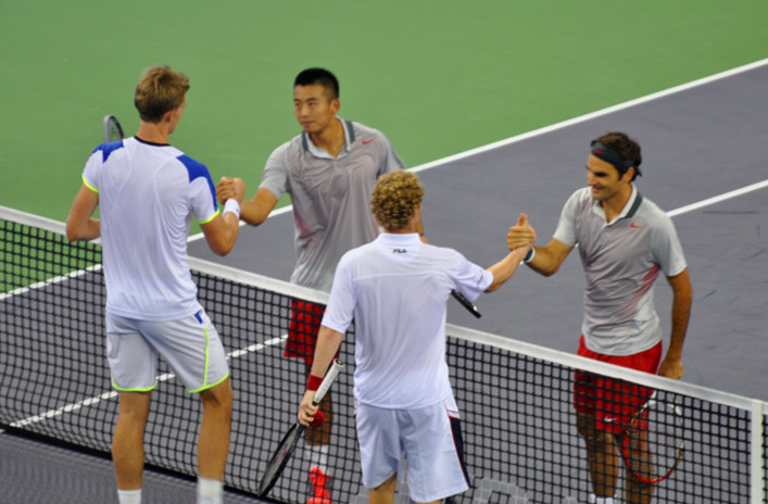 Roger Federer and Zhang Ze already look like a veteran pairing as they defeated Kevin Anderson and Dmitry Tursunov 6-2, 6-1 in just 46 minutes in doubles at the Shanghai Masters 