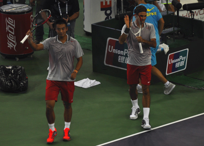 Roger Federer and Zhang Ze already look like a veteran pairing as they defeated Kevin Anderson and Dmitry Tursunov 6-2, 6-1 in just 46 minutes in doubles at the Shanghai Masters.