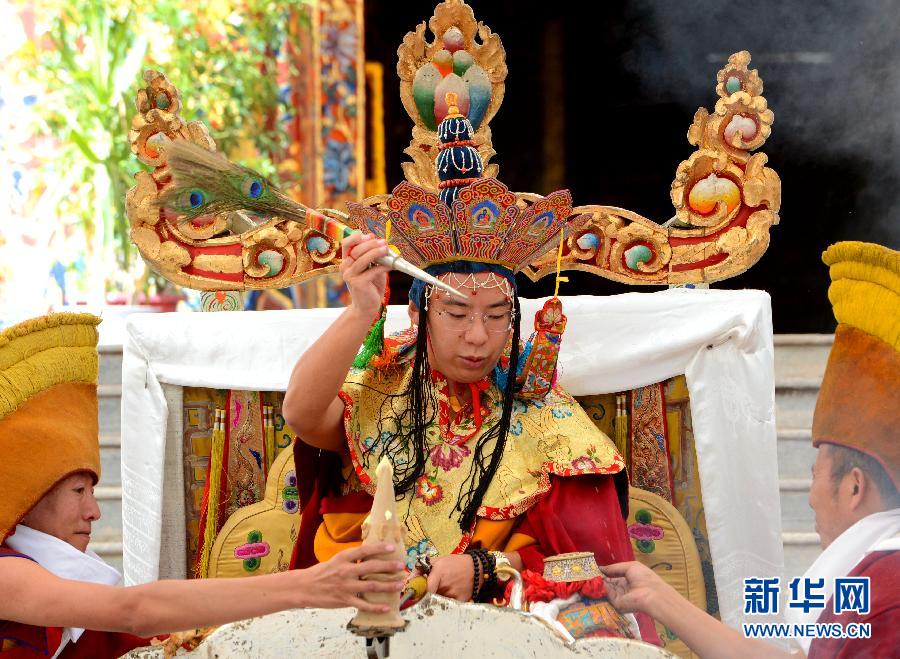 Panchen Lama holds Homa ritual