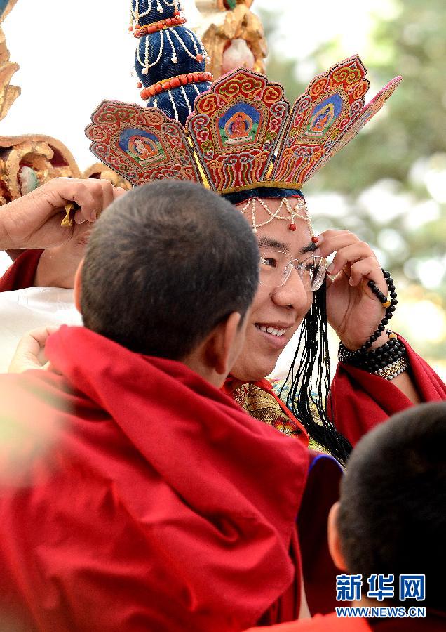 Panchen Lama holds Homa ritual