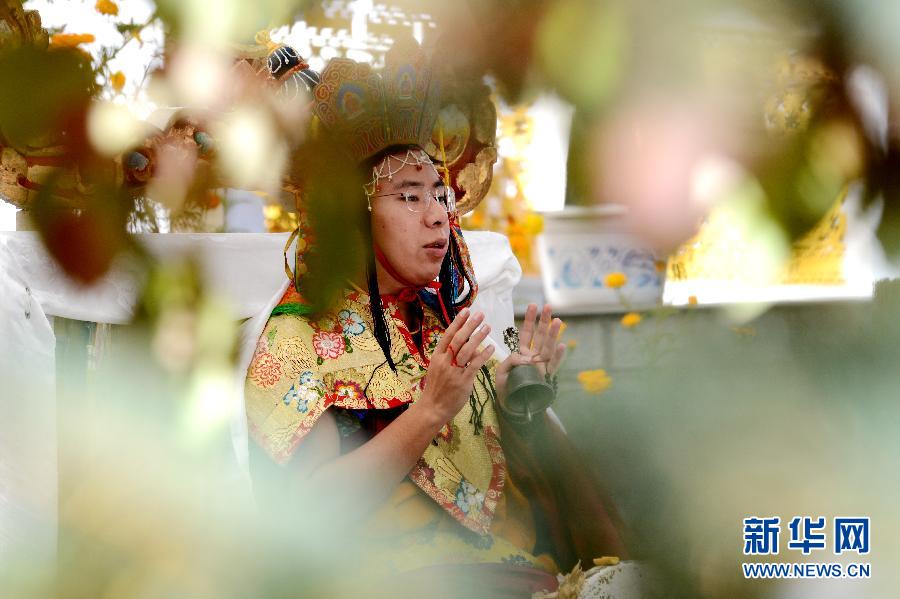 Panchen Lama holds Homa ritual