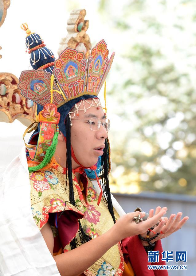 Panchen Lama holds Homa ritual