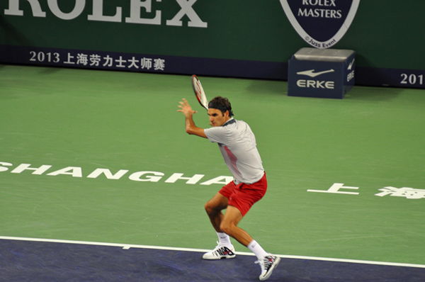 Roger Federer returned a shot to Andreas Seppi in the second round of Shanghai Masters.