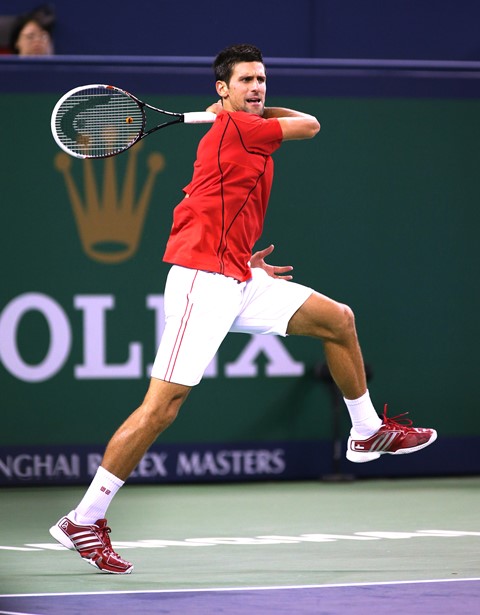 ’Djokovic returned a shot to Monfils in the quarter-finals of Shanghai Masters.