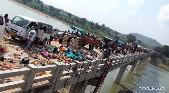 Bodies of stampede victims lie on a bridge across a river in Datia district in Madhya Pradesh state, India, Oct. 13, 2013. At least 50 people were killed and more than 100 others injured in a stampede in the central Indian state of Madhya Pradesh Sunday, a senior police official said. 