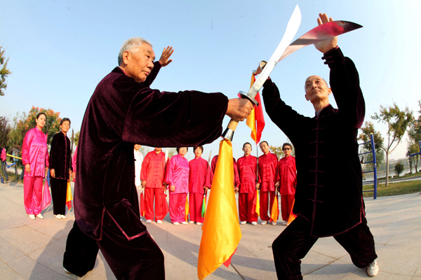 Elderly people exercise at a park in Bozhou, East China's Anhui province, Oct 13, 2013. [Photo/Asianewsphoto]