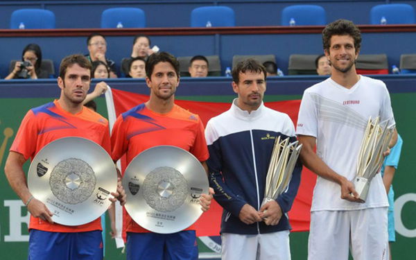  Ivan Dodig and Marcelo Melo (R) won doubles title in Shanghai.
