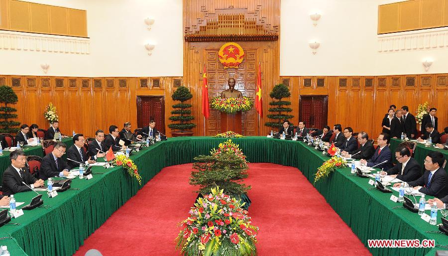 Visiting Chinese Premier Li Keqiang holds talks with his Vietnamese counterpart Nguyen Tan Dung in Hanoi, Vietnam, Oct. 13, 2013. 