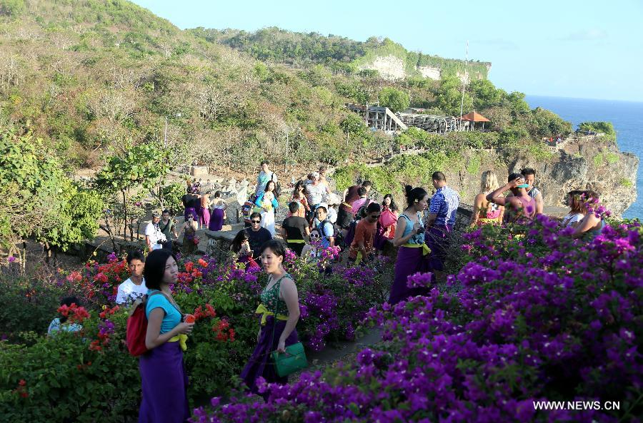 Photo taken on Oct. 6 shows tourists visiting a forest park in Bali, Indonesia. Bali is an island and a province of Indonesia, which is located at the westernmost end of the Lesser Sunda Islands. Being a tourist heaven for decades, the island has seen a further surge in tourist numbers in recent years