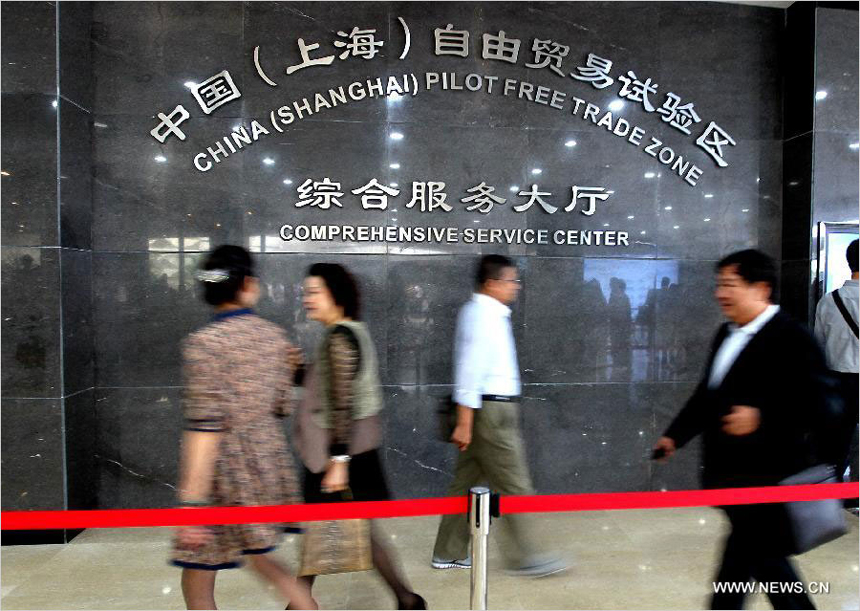 People come to the service lobby of Shanghai Free Trade Zone (FTZ) to consult about enterprise registration application, in Shanghai, east China, Oct. 14, 2013. The newly-launched Shanghai pilot free trade zone (FTZ) started offering enterprise registration service recently.