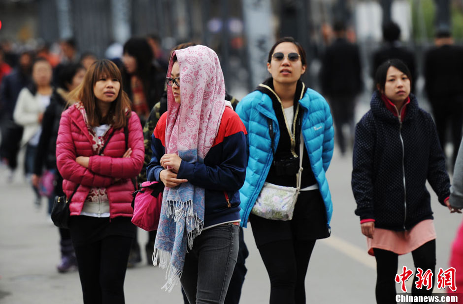 A strong cold front from the north brings down temperature in many parts of China. 