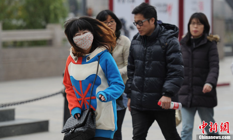 A strong cold front from the north brings down temperature in many parts of China. 