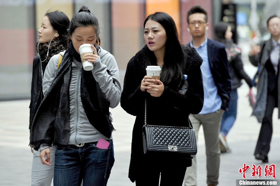 A strong cold front from the north brings down temperature in many parts of China. 