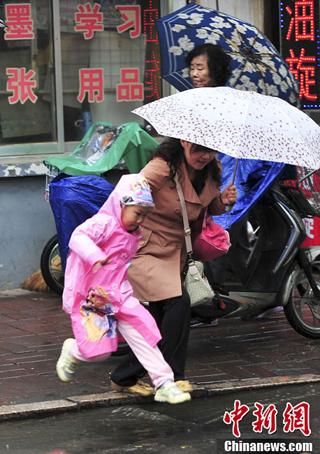 A strong cold front from the north brings down temperature in many parts of China. 