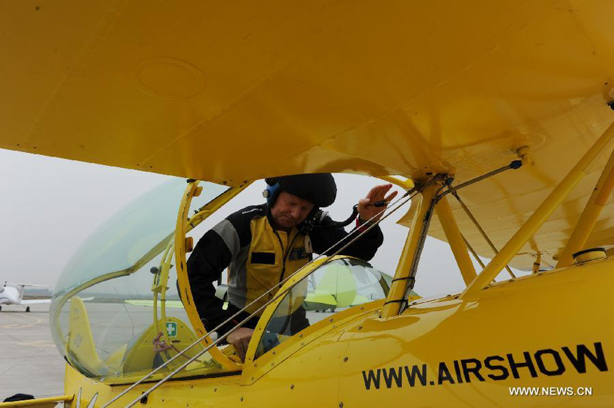 A member of a Swedish aerobatic team prepares his trial flight at the Neifu Airport in Pucheng, northwest China&apos;s Shaanxi Province, Oct. 16, 2013. The China International General Aviation Convention 2013 will open in the capital city of Xi&apos;an on Oct. 17, and the aerobatics performance will be staged at the Neifu Airport.