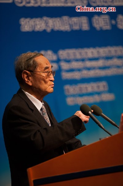'Experts on China's urbanization have argued the factual urbanization rate in China is less than 40 percent,' said Li Yining on Thursday in Beijing. [Photo / Chen Boyuan / China.org.cn]