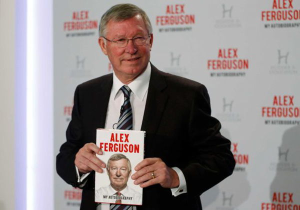  Former Manchester United manager Sir Alex Ferguson poses with his book 'My Autobiography' during a press conference in central London, Tuesday, Oct. 22, 2013.