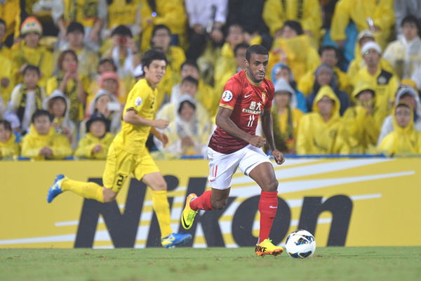  Muriqui leads the AFC Champions League scoring chart with 13 goals.