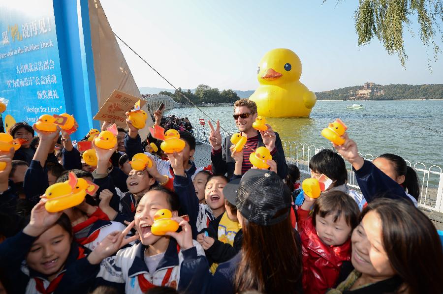 CHINA-BEIJING-RUBBER DUCK-FAREWELL CEREMONY (CN)