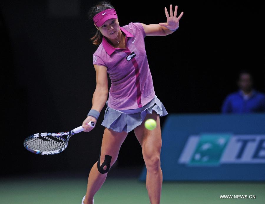 Li Na of China hits a return to Victoria Azarenka of Belarus during their WTA tennis championships match at Sinan Erdem Dome in Istanbul, October 25, 2013. Li Na won the match 2-0. 