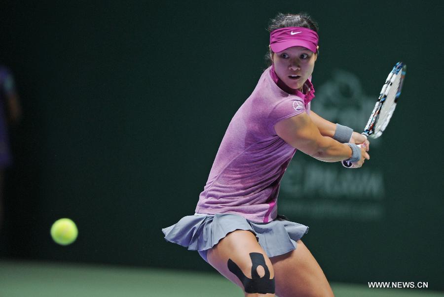 Li Na of China hits a return to Victoria Azarenka of Belarus during their WTA tennis championships match at Sinan Erdem Dome in Istanbul, October 25, 2013. Li Na won the match 2-0.