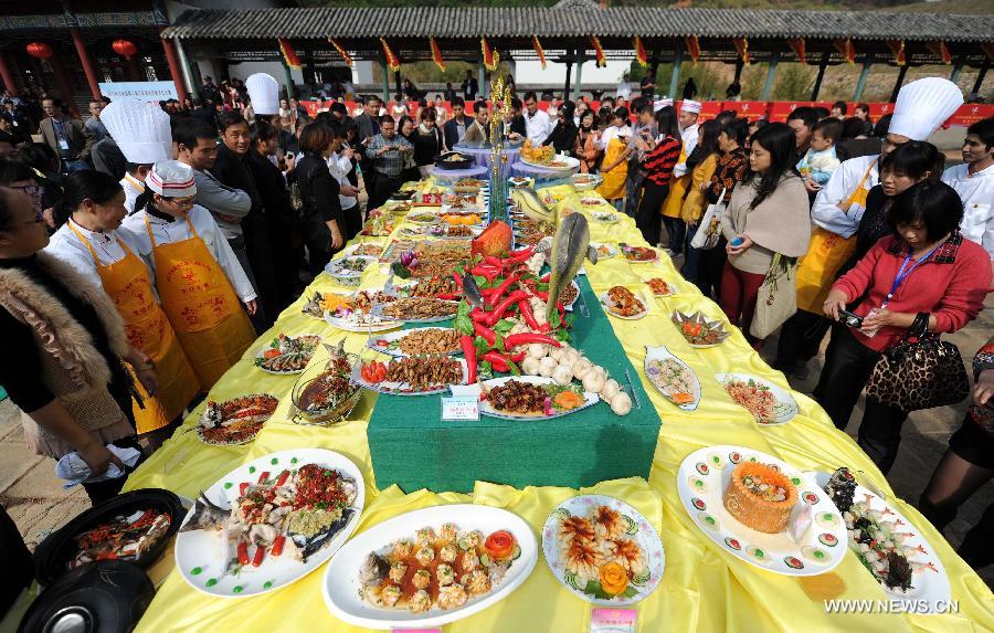 People view the all fish banquet at a fish cooking contest held in Wan'an County, east China's Jiangxi Province, Oct. 30, 2013. 