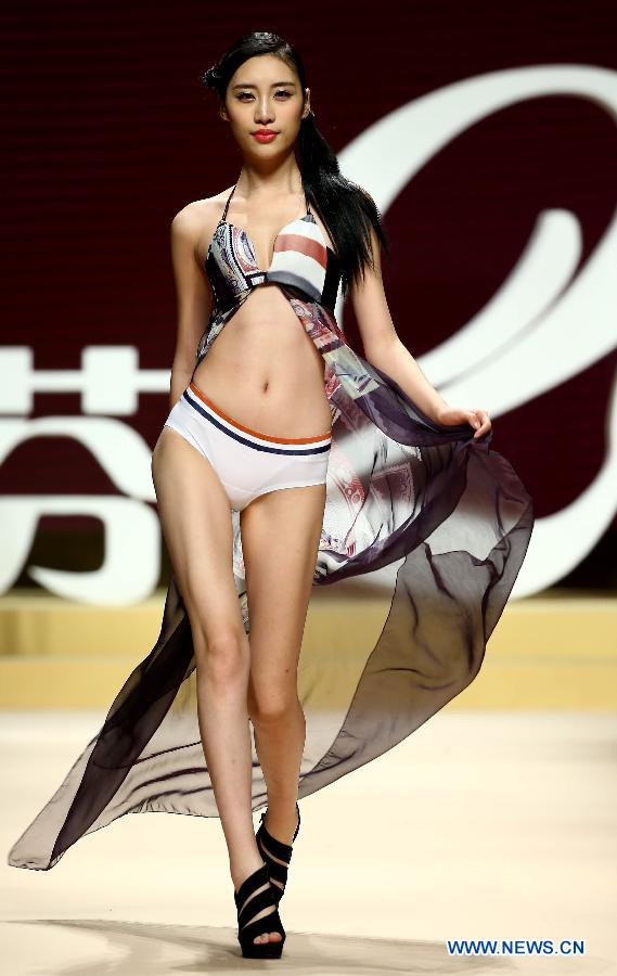 Lingerie Show At China Fashion Week Cn