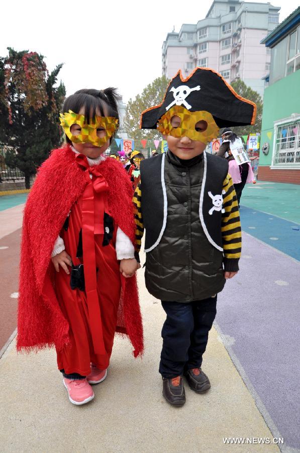 Children show Halloween costumes in a kindergarten in Handan City, north China's Hebei Province, Oct. 31. The World Thrift Day fell on Thursday, a day before the All-Saint's Day this year.