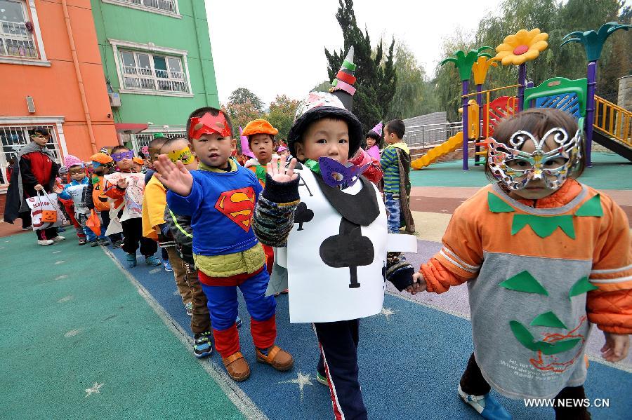 Children show Halloween costumes in a kindergarten in Handan City, north China's Hebei Province, Oct. 31. The World Thrift Day fell on Thursday, a day before the All-Saint's Day this year.