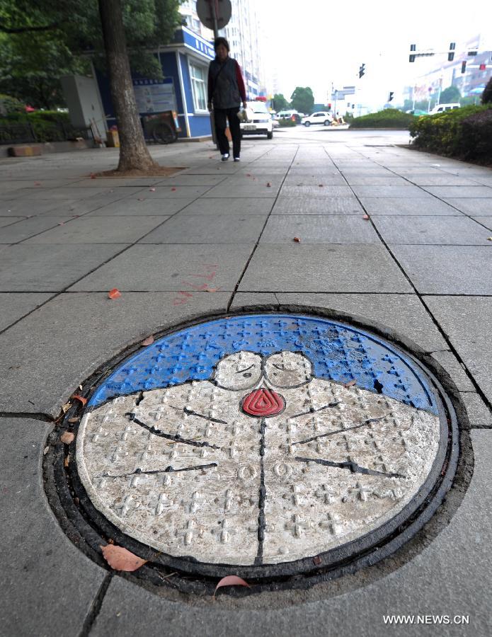 **CHINA-CHANGSHA-MANHOLE COVER-GRAFFITI (CN)