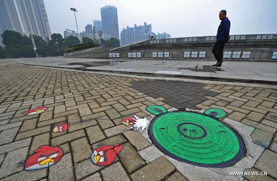 **CHINA-CHANGSHA-MANHOLE COVER-GRAFFITI (CN)