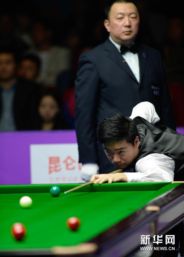 Ding Junhui defeated Hong Kong's Marco Fu 10-9 in a closely-contested final of the International Championship in Chengdu on Sunday.