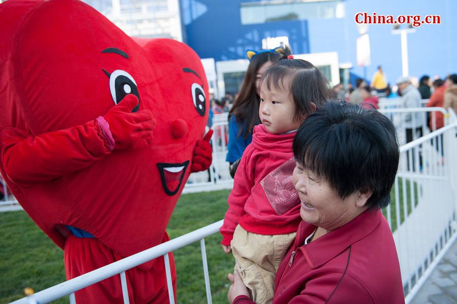 An entertainer dressed in the shape of a red heart communicates with customers waiting IKEA Xihongmen store to open on Thursday morning. Swedish home furnishing chain IKEA opens its second store in Beijing, the 14th in China, on Thursday, accelerating the retail expansion in China. [Photo / Chen Boyuan / China.org.cn]