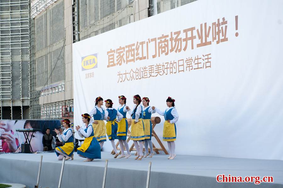 Performers put on a Swedish dance at the launching ceremony of IKEA Xihongmen store in Beijing on Thursday. [Photo / Chen Boyuan / China.org.cn]