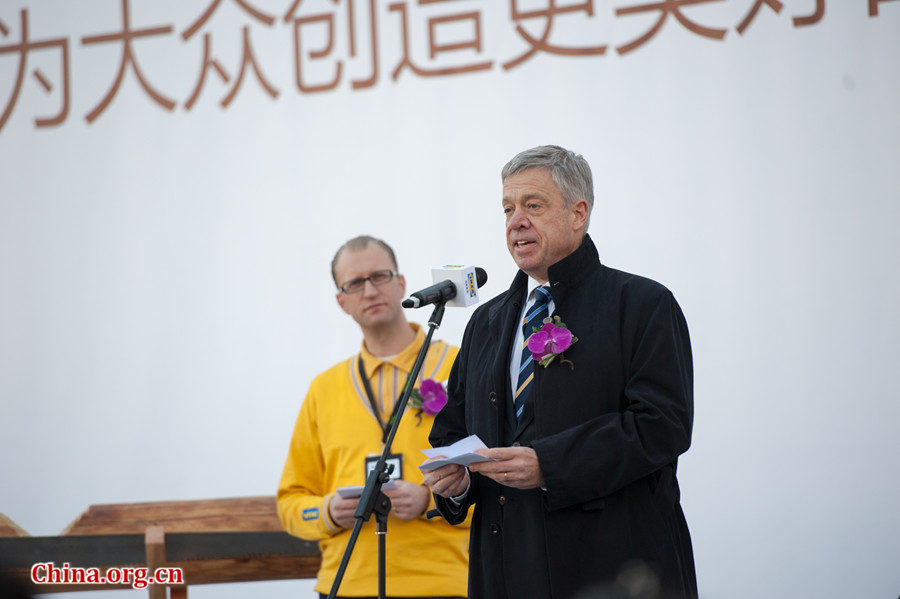 Anders Wollter (R), Minister Counsellor at the Swedish Embassy in China, at the launching ceremony of IKEA Xihongmen store on Thursday morning, says IKEA reprents the innovative spirit of Sweden and is something all Swedish people are proud of. [Photo / Chen Boyuan / China.org.cn]