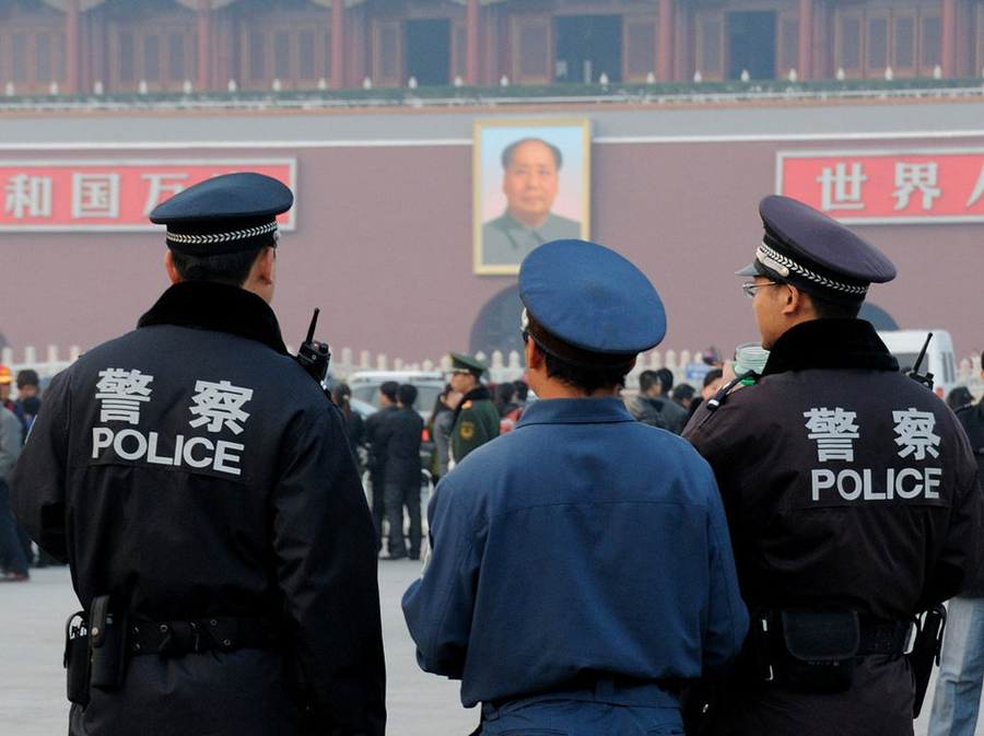 Security is enforced around Beijing's Tian'anmen Square on November 8 for the coming opening of the Third Plenary Session of the 18th CPC Central Committee, which convenes from Nov. 9-12, 2013.[News.qq.com]