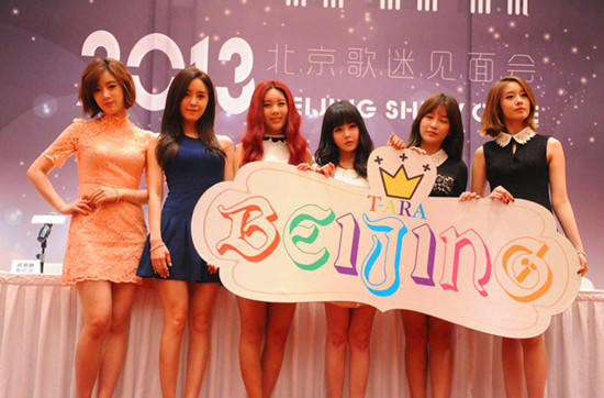 The famous South Korean girl group T-ara pose for photos at a press conference in Beijing, November 8, 2013. Their debut concert in China will be held in Beijing, November 9, 2013. [Zhang Rui / China.org.cn]