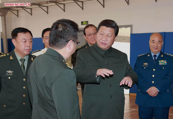 Chinese President Xi Jinping (2nd R), also general secretary of the Communist Party of China (CPC) Central Committee and chairman of the Central Military Commission, talks with scientific research staff members during his inspection tour at the National University of Defense Technology in Changsha, capital of central China's Hunan Province, Nov. 5, 2013. [Xinhua]