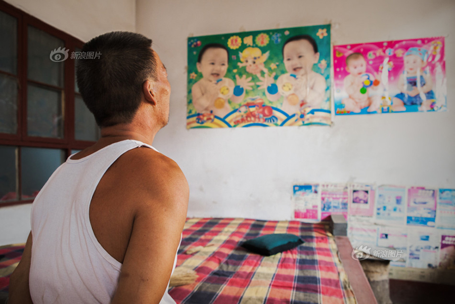 Liu's brothers have their own families and live separately from him and his mother. Their children are of marriageable age, but they are not easy to marry off due to the family's poverty. [Sina photo] 