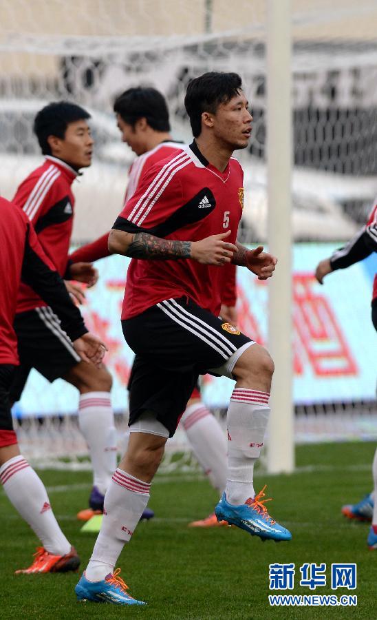 Players of China train ahead of 2015 Asian Cup qualifier against Saudi Arabia.