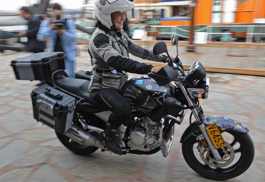 TURKEY-ISTANBUL-CHINESE GIRL-MOTORCYCLE