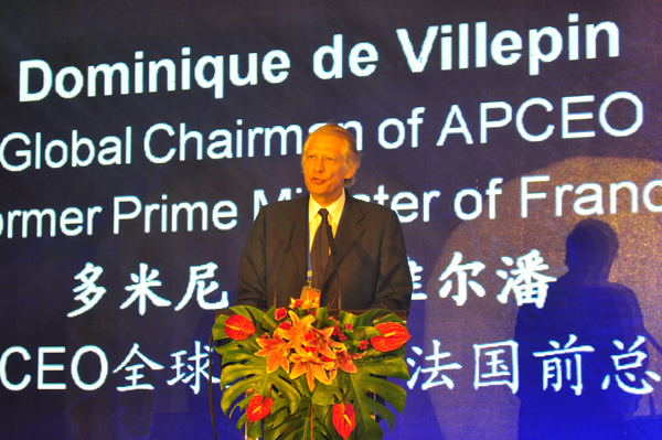 Caption: Dominique de Villepin, global chairman of APCEO and the former French prime minister delivers his speech at the second World Emerging Industries Summit on Nov. 22, 2013, in Wuhan City, central China's Hubei Province.