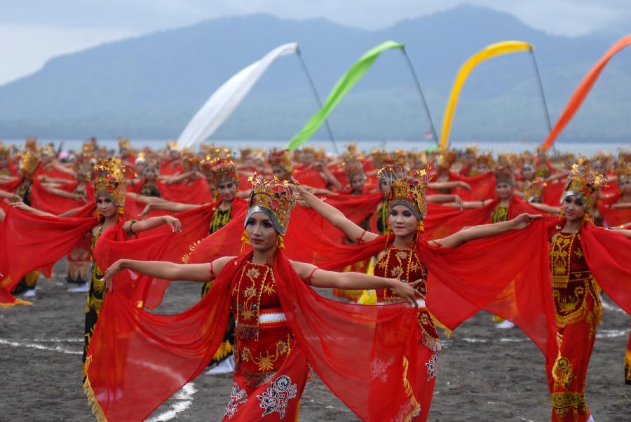 INDONESIA-BANYUWANGI-TRADITIONAL MASS DANCE