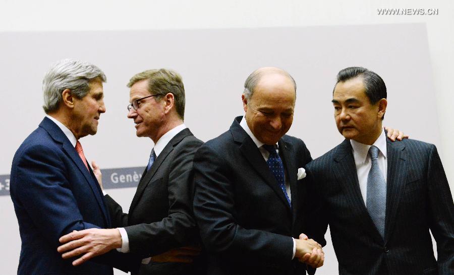 U.S. Secretary of State John Kerry, German Foreign Minister Guido Westerwelle, French Foreign Minister Laurent Fabius and Chinese Foreign Minister Wang Yi (L to R) react after a statement in Geneva, Switzerland, Nov. 24, 2013.